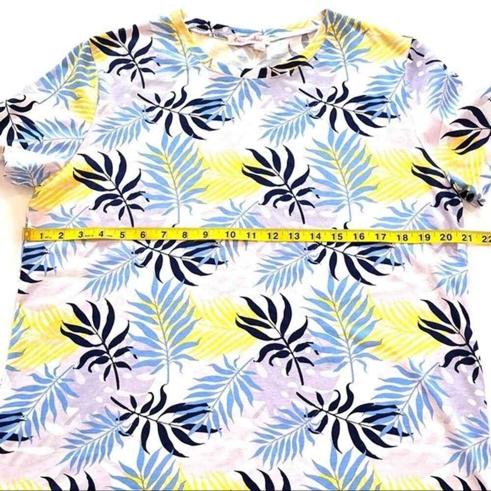 Fresh Produce lot of 2 women’s short sleeve tropical palm print tees in size XL. - Picture 3 of 8